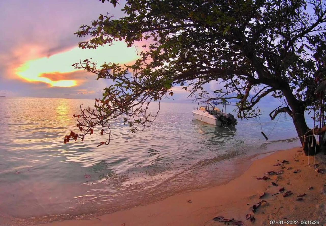 Santiri Island Resort เซมปอร์นา ภายนอก รูปภาพ