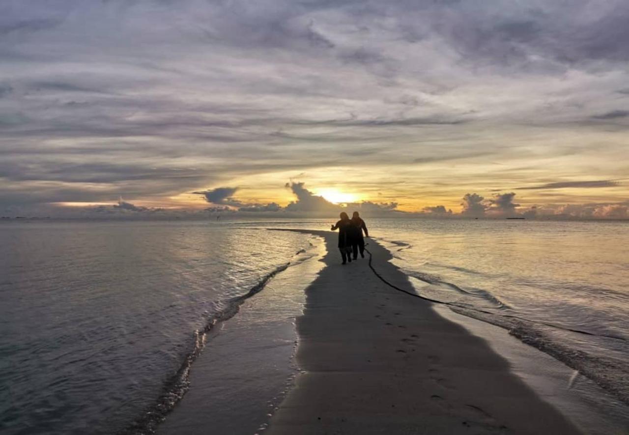 Santiri Island Resort เซมปอร์นา ภายนอก รูปภาพ