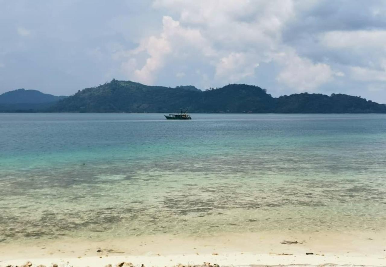 Santiri Island Resort เซมปอร์นา ภายนอก รูปภาพ